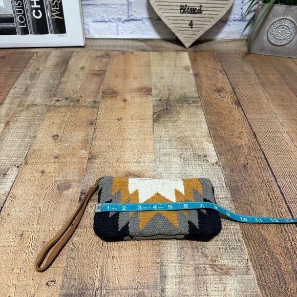 Panache collection WRISTLET - Picture 13 of 13